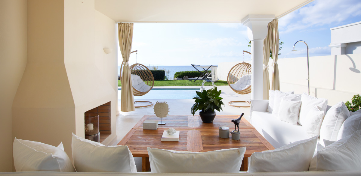 06-royal-pavilion-private-indoor-and-outdoor-pool-interior-lounges-mandola-rosa